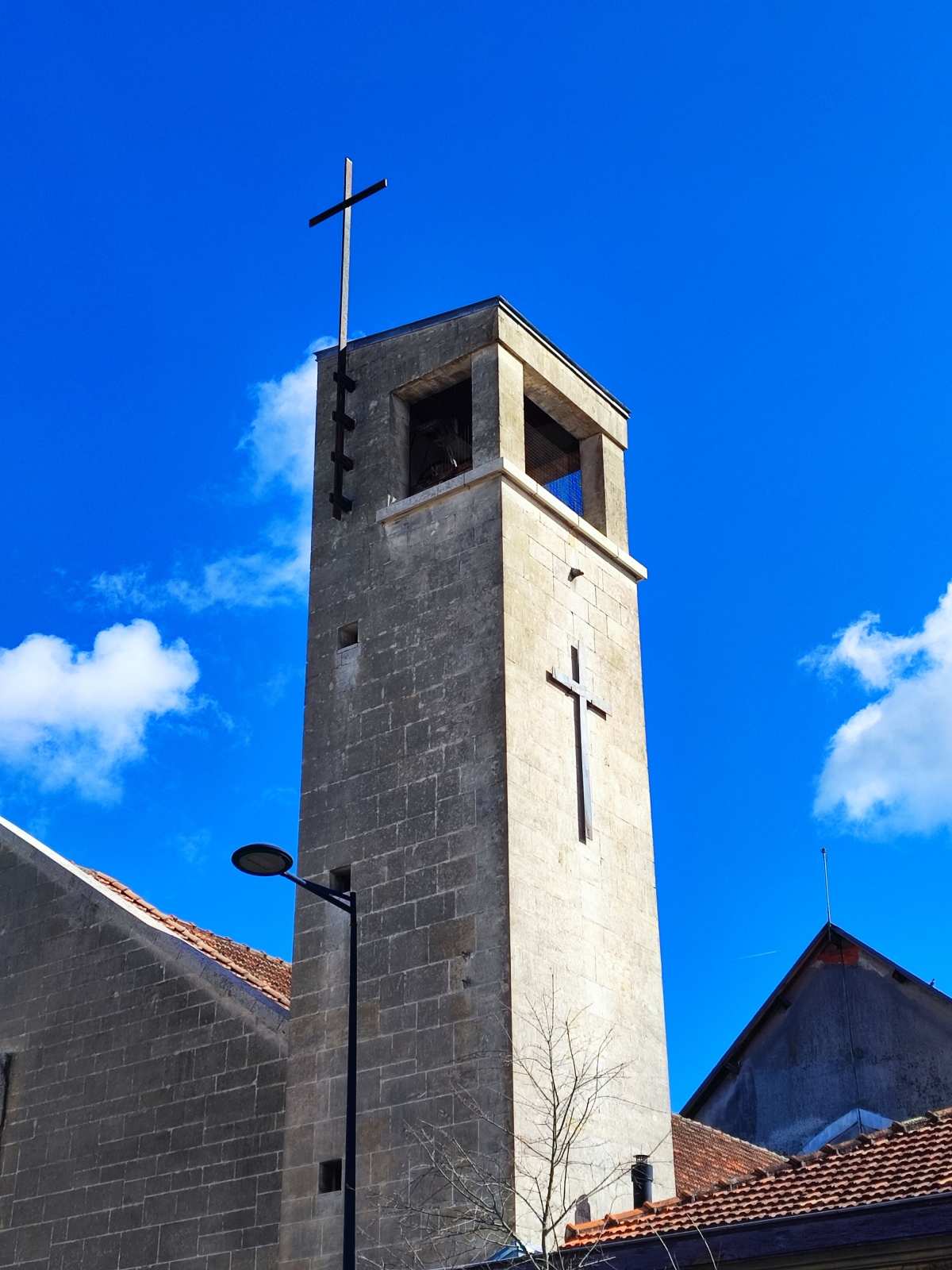 croix en acier corten, pour l'église Notre Dame de l'Ange de Bordeaux